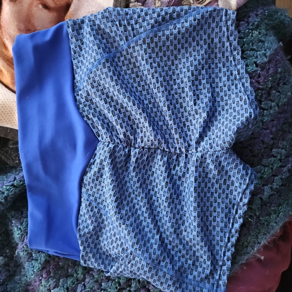 Workout shorts with scrunch, pockets - Picture 2 of 3